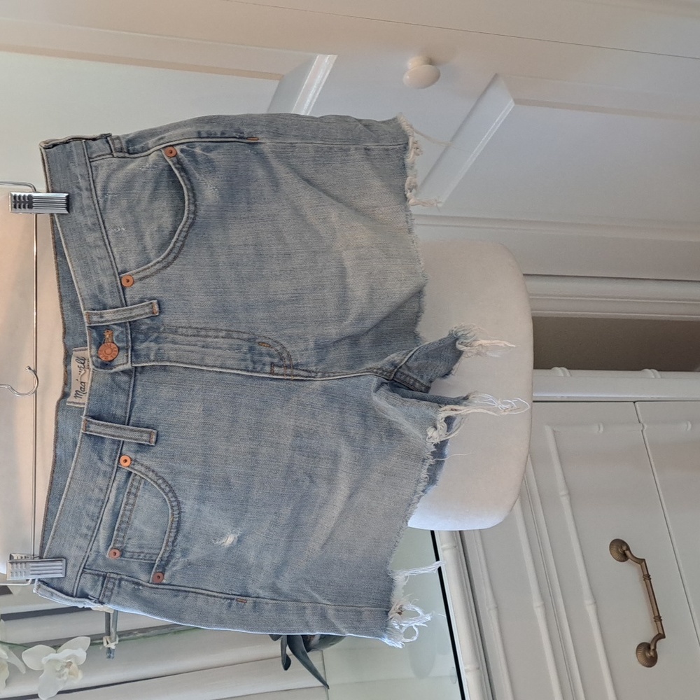 Madewell‎ Women's Relaxed Light Wash Distressed Cut Off Jean Shorts Size 28